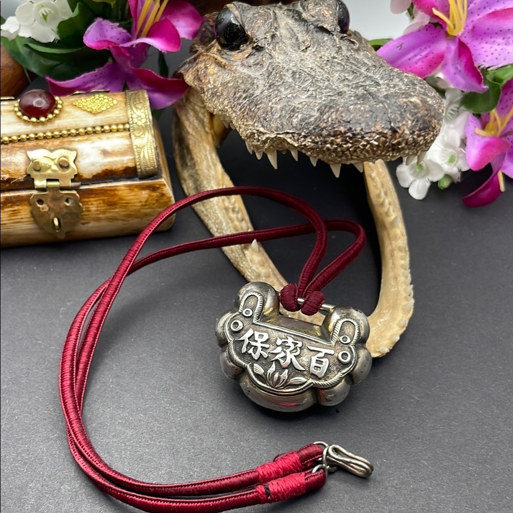 Tested antique silver Pendant necklace A8